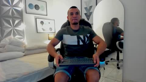 Snapshot of johan_miller1 chatting on 16, 12, 2025 johan online show from 16, 12, 2025