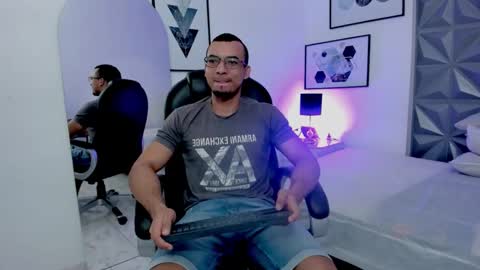 Snapshot of johan_miller1 chatting on 19, 12, 2025 johan online show from 19, 12, 2025