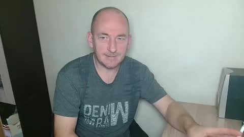 Snapshot of johanbarker chatting on 21, 12, 2025 Johan online show from 21, 12, 2025