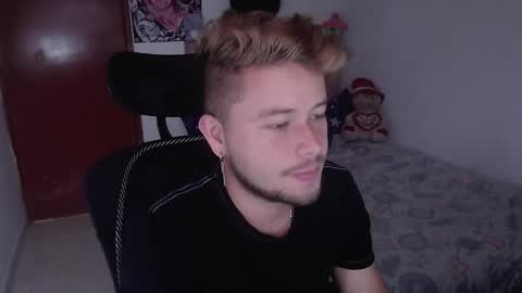 JOHAN independient model online show from 4, 12, 2025