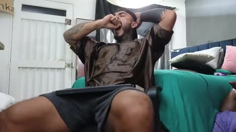 Snapshot of john_and_louis chatting on 20, 1, 2025 John online show from 20, 1, 2025