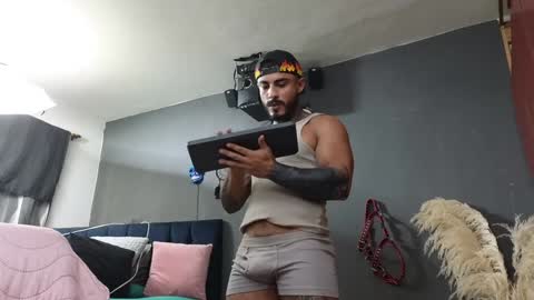 Snapshot of john_and_louis chatting on 22, 1, 2025 John online show from 22, 1, 2025