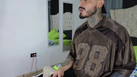 Snapshot of john_and_louis chatting on 5, 2, 2025 John online show from 5, 2, 2025