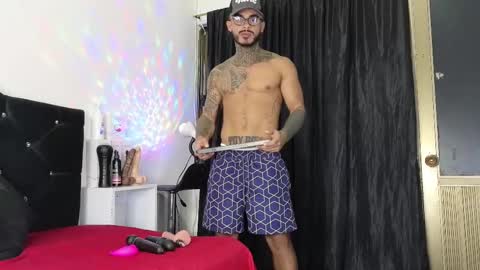 Snapshot of john_and_louis chatting on 6, 3, 2025 John online show from 6, 3, 2025