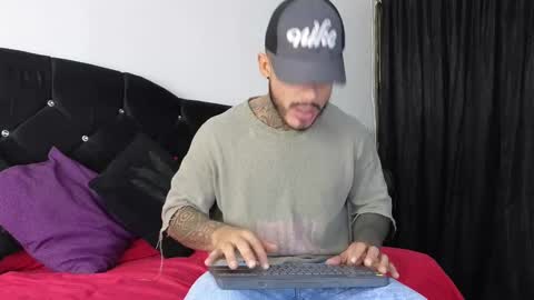 Snapshot of john_and_louis chatting on 7, 3, 2025 John online show from 7, 3, 2025