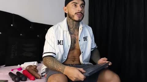 Snapshot of john_and_louis chatting on 12, 3, 2025 John online show from 12, 3, 2025