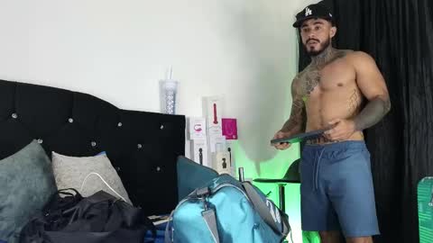 Snapshot of john_and_louis chatting on 14, 9, 2025 John online show from 14, 9, 2025