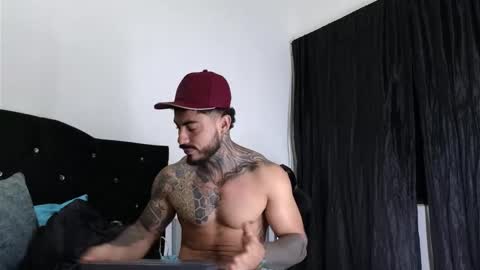 Snapshot of john_and_louis chatting on 29, 9, 2025 John online show from 29, 9, 2025