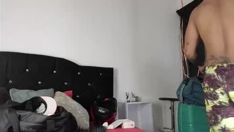 Snapshot of john_and_louis chatting on 20, 10, 2025 John online show from 20, 10, 2025