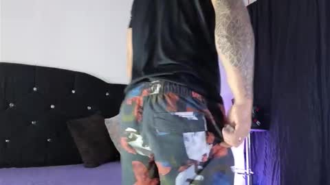 Snapshot of john_and_louis chatting on 22, 10, 2025 John online show from 22, 10, 2025