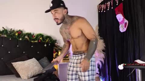 Snapshot of john_and_louis chatting on 16, 11, 2025 John online show from 16, 11, 2025