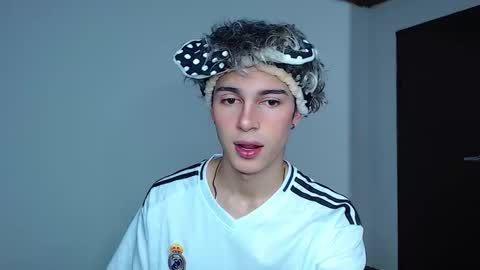 John Vichenso online show from 26, 11, 2025