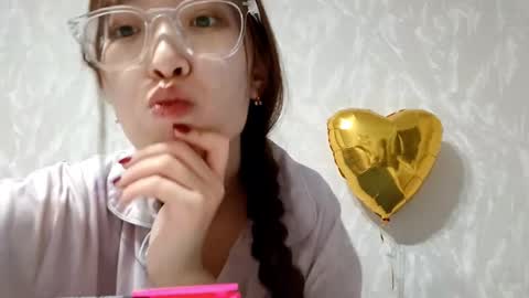 Snapshot of johnmerli chatting on 17, 12, 2025 Molly online show from 17, 12, 2025