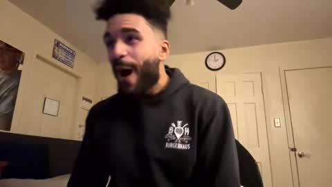 Snapshot of johnmkop chatting on 15, 12, 2025 Mikemike online show from 15, 12, 2025