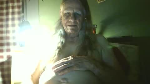 Snapshot of johnnieq1971 chatting on 28, 4, 2026 johnnieq1971 online show from 28, 4, 2026