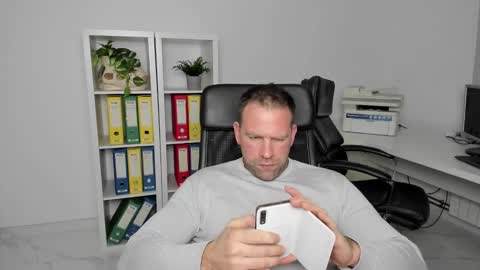 johnnydough82 online show from 24, 12, 2024