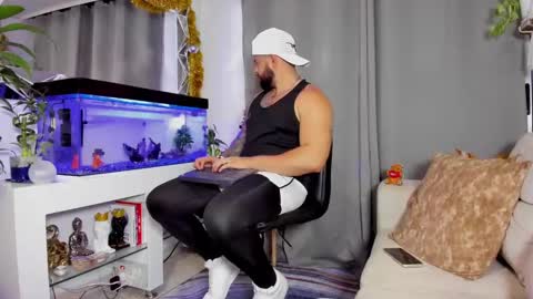 Snapshot of johnnygrayson_ chatting on 22, 12, 2024 JOHNNY online show from 22, 12, 2024