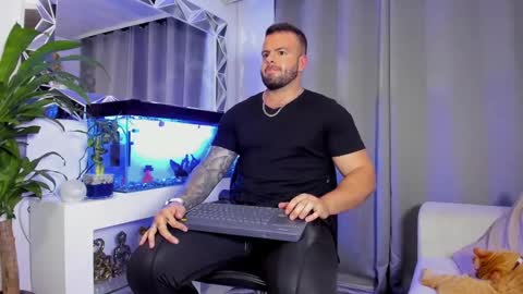 Snapshot of johnnygrayson_ chatting on 28, 12, 2024 JOHNNY online show from 28, 12, 2024