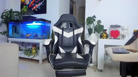 Snapshot of johnnygrayson_ chatting on 13, 10, 2025 JOHNNY online show from 13, 10, 2025