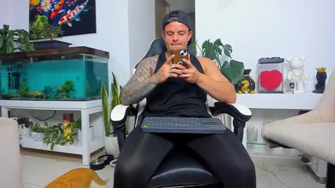 Snapshot of johnnygrayson_ chatting on 25, 10, 2025 JOHNNY online show from 25, 10, 2025