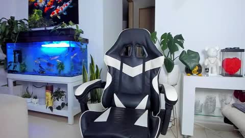 Snapshot of johnnygrayson_ chatting on 4, 11, 2025 JOHNNY online show from 4, 11, 2025