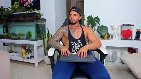 Snapshot of johnnygrayson_ chatting on 6, 11, 2025 JOHNNY online show from 6, 11, 2025