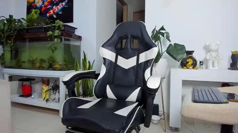 Snapshot of johnnygrayson_ chatting on 19, 11, 2025 JOHNNY online show from 19, 11, 2025