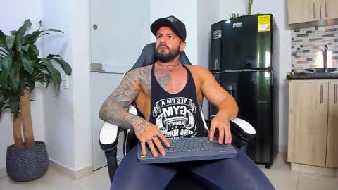 Snapshot of johnnygrayson_ chatting on 28, 11, 2025 JOHNNY online show from 28, 11, 2025