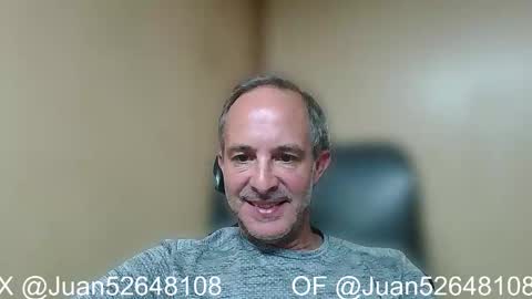 Snapshot of johnq_23 chatting on 25, 11, 2025 John online show from 25, 11, 2025