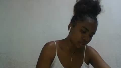 Snapshot of joliedonnue chatting on 14, 12, 2025 joliedonnue online show from 14, 12, 2025