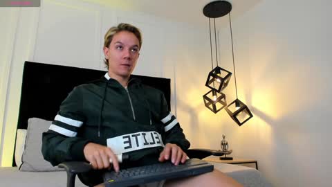 Jonathan Danielss  online show from 21, 1, 2025