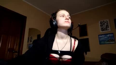 Snapshot of jonellecogburn chatting on 17, 12, 2025 Mia online show from 17, 12, 2025