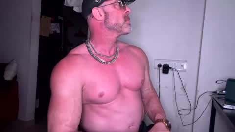 Snapshot of jonnycockfill chatting on 21, 11, 2025 Jonny Cockfill online show from 21, 11, 2025