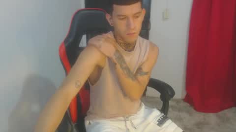 Snapshot of josue_linares chatting on 2, 11, 2025 josue_linares online show from 2, 11, 2025