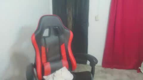 Snapshot of josue_linares chatting on 5, 11, 2025 josue_linares online show from 5, 11, 2025