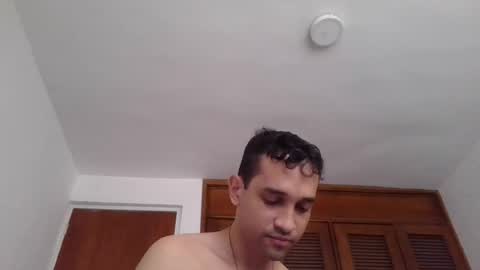 Snapshot of jovenvergonguapo09 chatting on 5, 7, 2026 Van Helsing online show from 5, 7, 2026