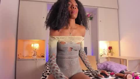 Snapshot of joyceblake chatting on 6, 11, 2025 joyceblake online show from 6, 11, 2025