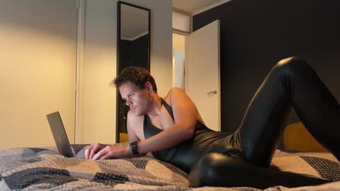 Snapshot of jrnb87 chatting on 28, 12, 2024 JoyBoy online show from 28, 12, 2024