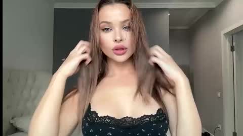 Jennie and Sophia online show from 9, 10, 2025