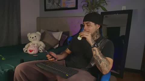 juan_alvarez18 online show from 9, 4, 2026