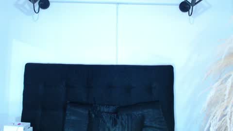 Snapshot of juan_and_luciana chatting on 9, 7, 2026 online show from 9, 7, 2026