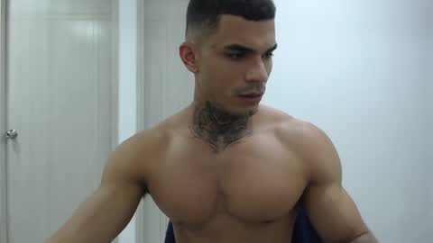 juan_gomez_1 online show from 4, 1, 2025