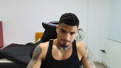 juan_gomez_1 online show from 27, 11, 2025