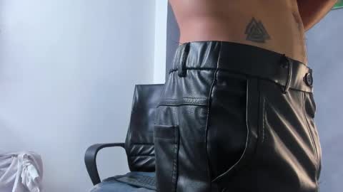 Juan Esteban online show from 1, 2, 2026