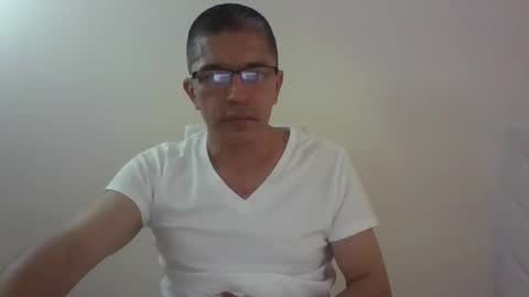 Snapshot of juanearth1 chatting on 9, 1, 2026 juanearth1 online show from 9, 1, 2026