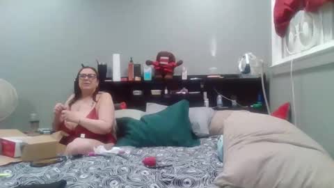 Juiceepawwg420 online show from 11, 5, 2026