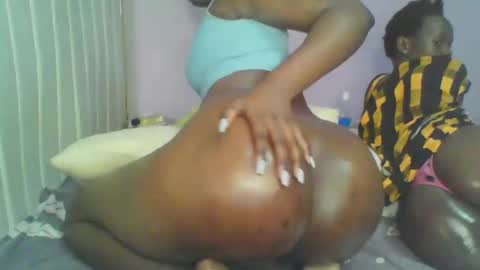 Snapshot of juicy_assgamma chatting on 12, 10, 2025 juicyass online show from 12, 10, 2025