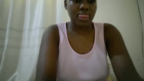 Snapshot of juicy_bella2 chatting on 17, 10, 2025 juicy_bella2 online show from 17, 10, 2025
