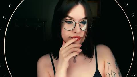 Snapshot of juicy_burrito chatting on 17, 11, 2025 Bella online show from 17, 11, 2025