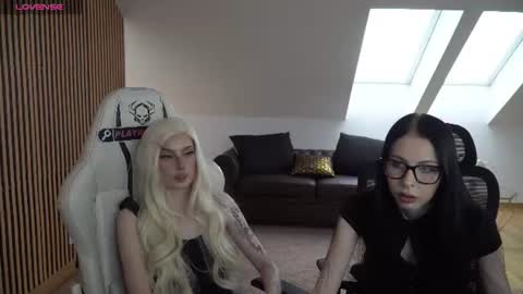 Snapshot of juicy_secrets_054 chatting on 3, 7, 2026 Elza online show from 3, 7, 2026